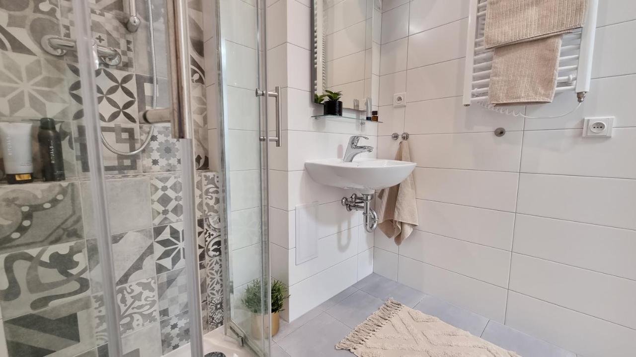 Finnem Rentals Jicinska プラハ エクステリア 写真