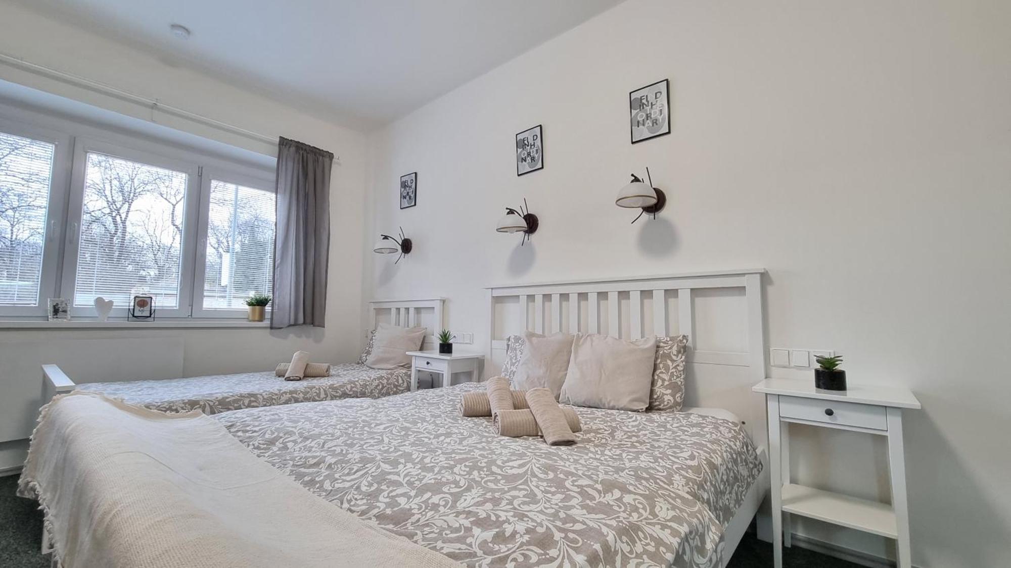 Finnem Rentals Jicinska プラハ エクステリア 写真